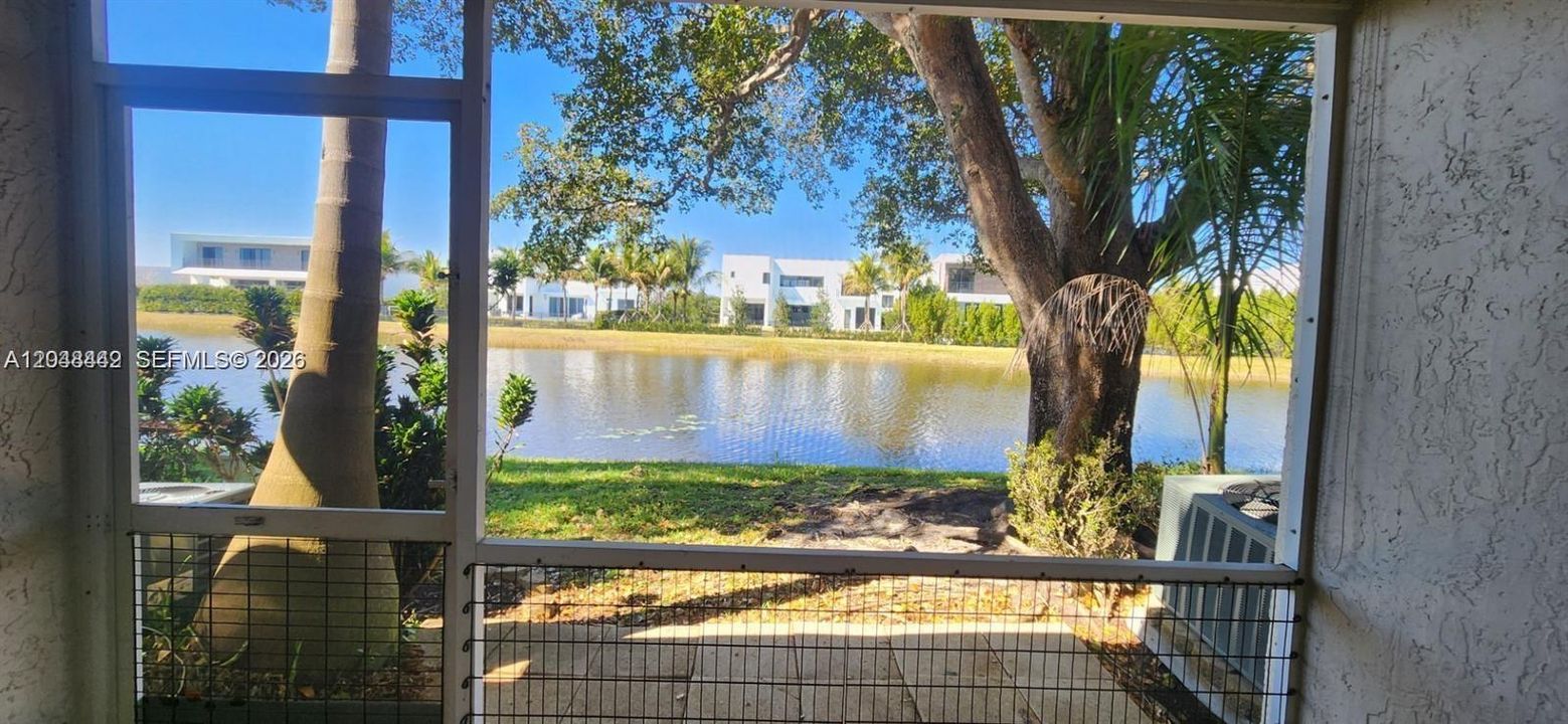 For Rent: $2,400 (1 beds, 1 baths, 990 Square Feet)