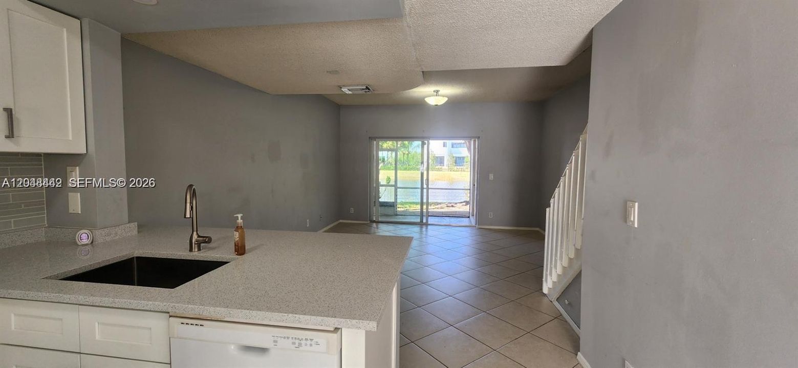 For Rent: $2,400 (1 beds, 1 baths, 990 Square Feet)