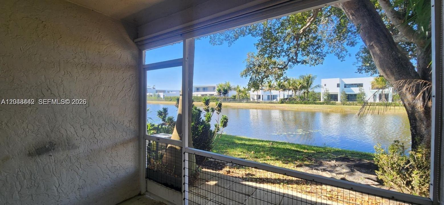 For Rent: $2,400 (1 beds, 1 baths, 990 Square Feet)