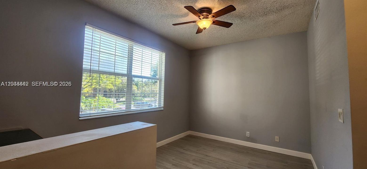 For Rent: $2,400 (1 beds, 1 baths, 990 Square Feet)