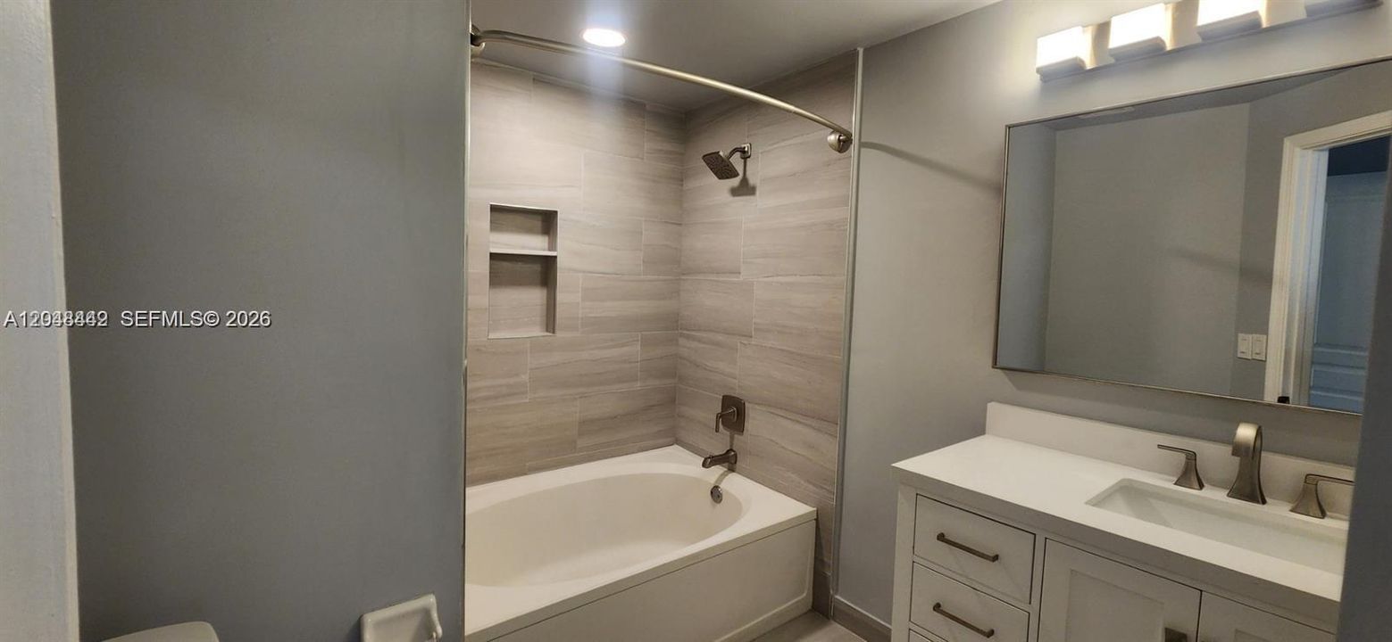 For Rent: $2,400 (1 beds, 1 baths, 990 Square Feet)