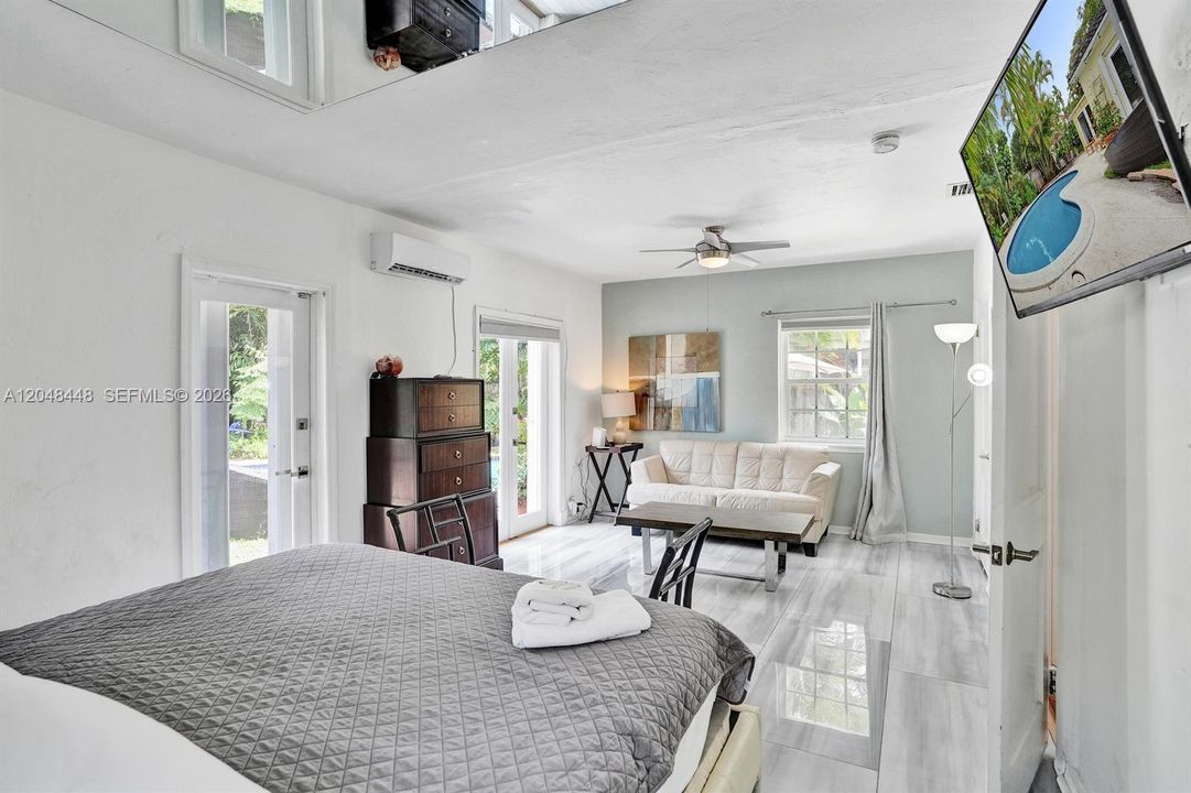 For Rent: $3,995 (2 beds, 1 baths, 1709 Square Feet)
