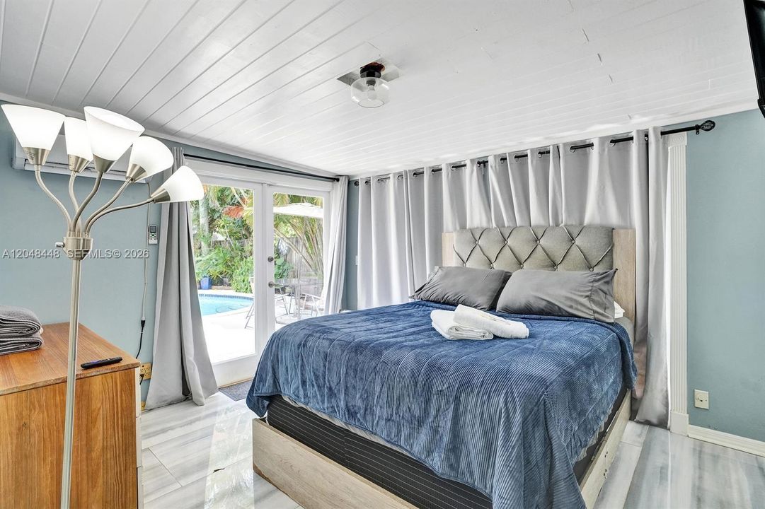 For Rent: $3,995 (2 beds, 1 baths, 1709 Square Feet)