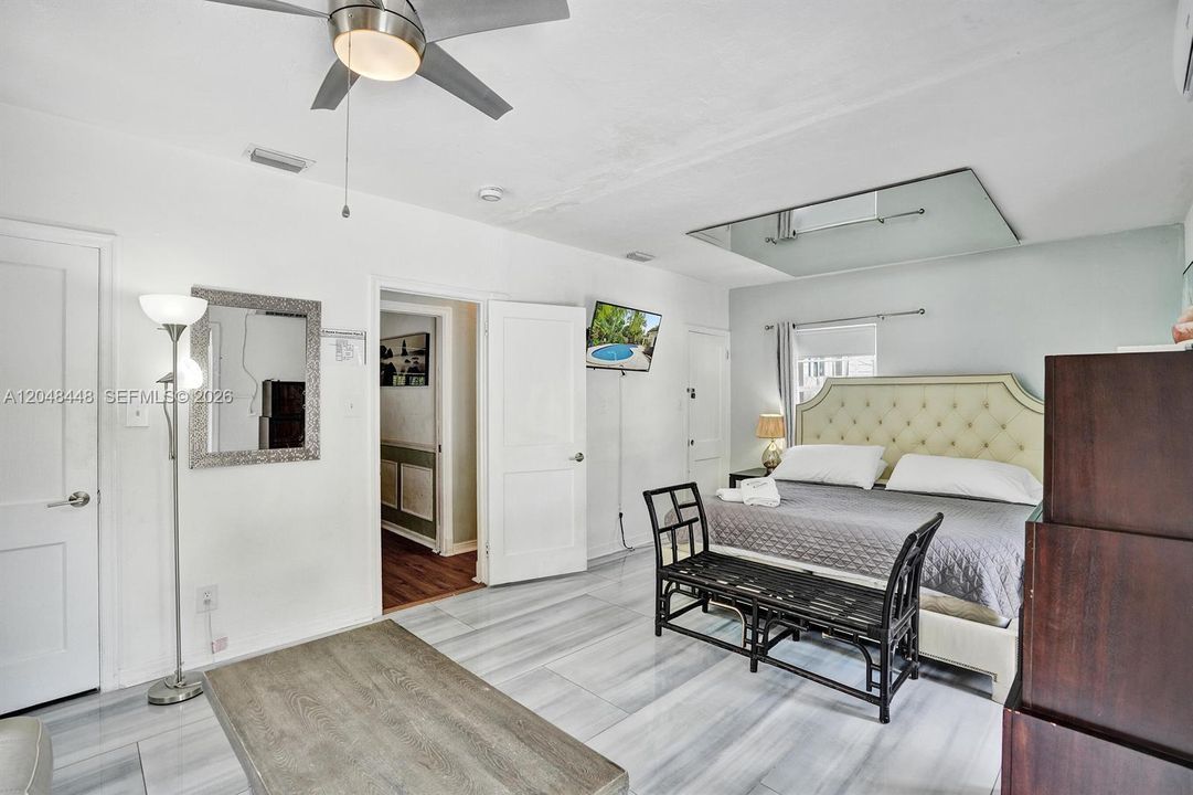 For Rent: $3,995 (2 beds, 1 baths, 1709 Square Feet)