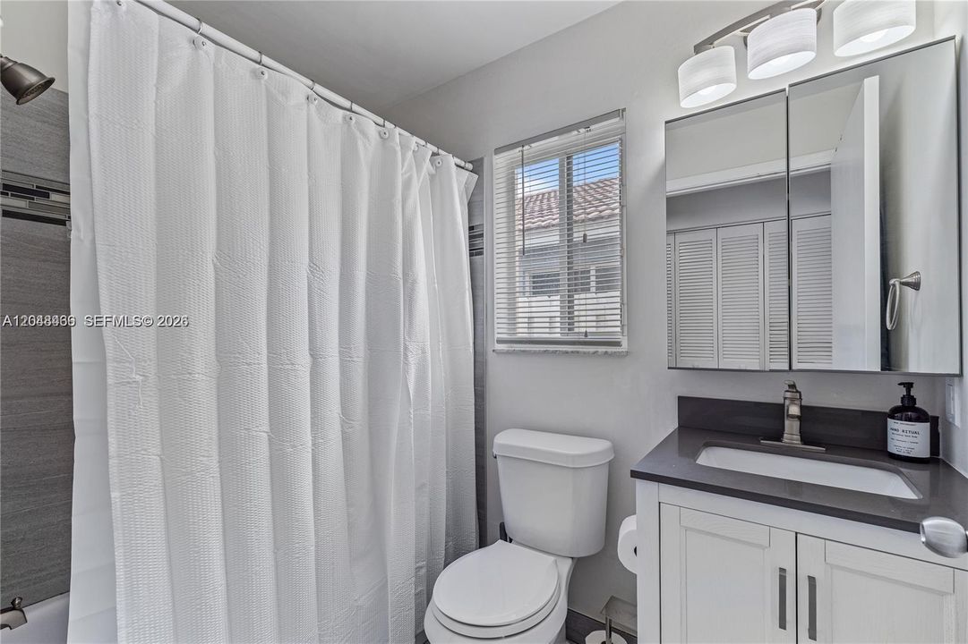 В аренду: $4,200 (3 спален, 2 ванн, 1353 Квадратных фут)