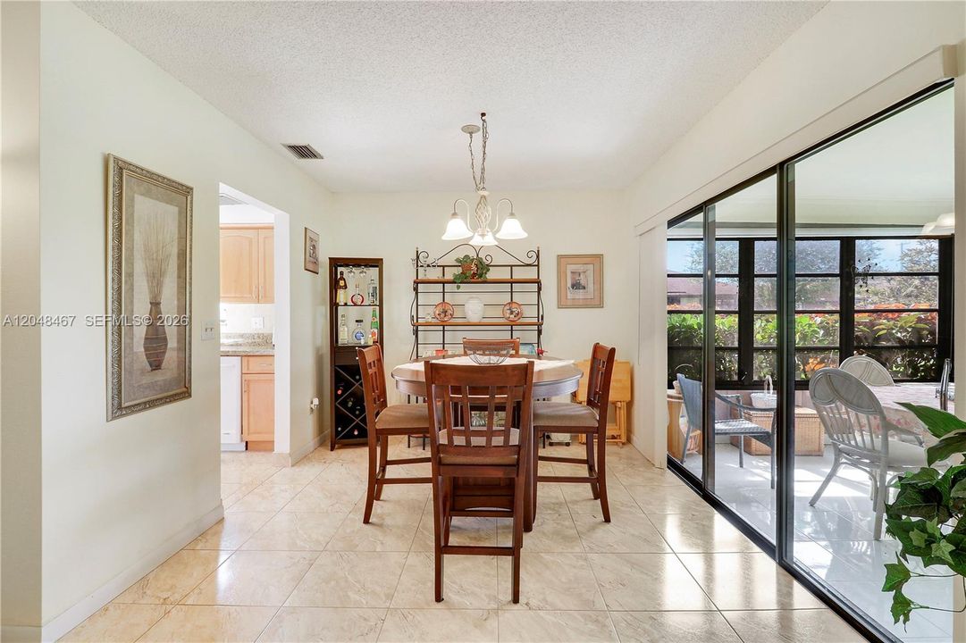 For Sale: $295,000 (2 beds, 2 baths, 1275 Square Feet)