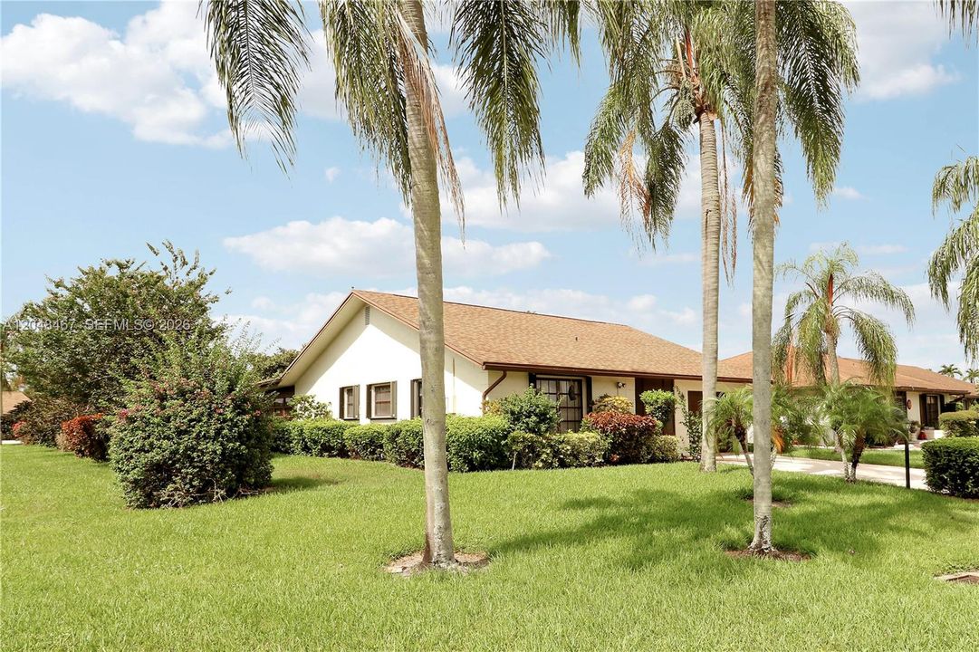 For Sale: $295,000 (2 beds, 2 baths, 1275 Square Feet)