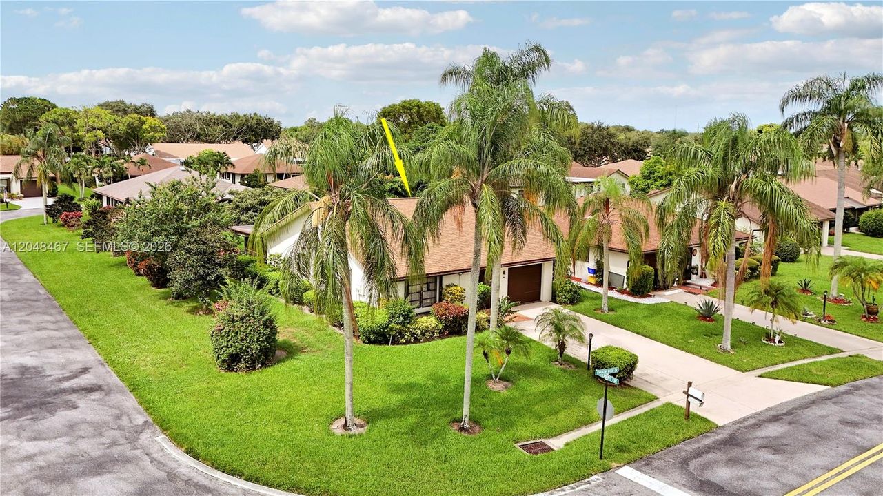 For Sale: $295,000 (2 beds, 2 baths, 1275 Square Feet)