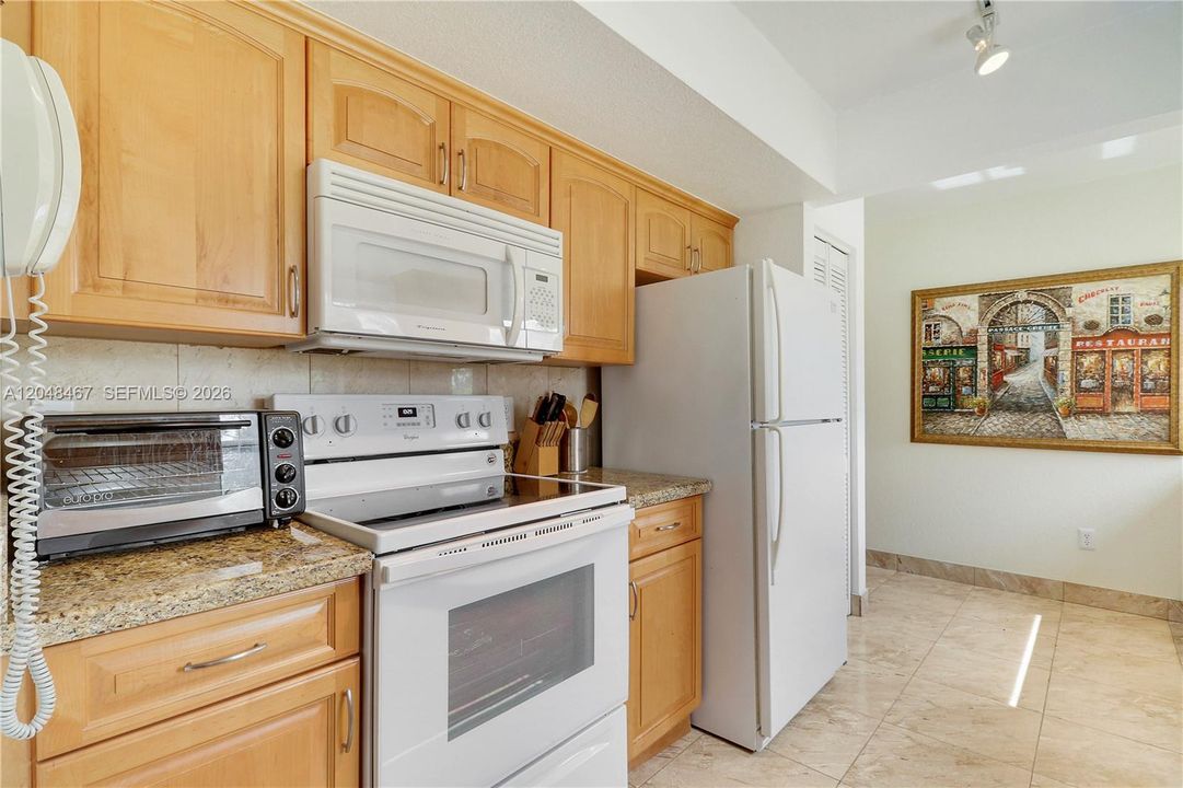 For Sale: $295,000 (2 beds, 2 baths, 1275 Square Feet)