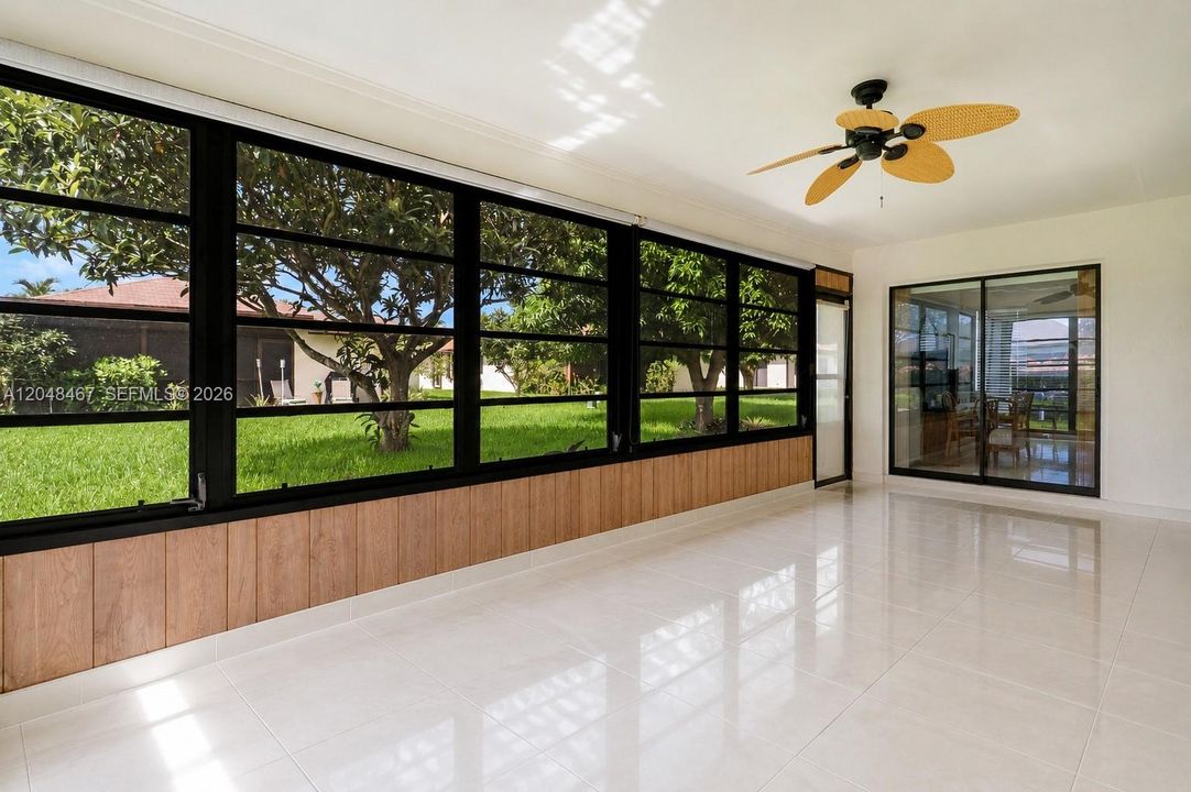 For Sale: $295,000 (2 beds, 2 baths, 1275 Square Feet)