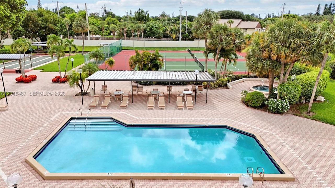 For Sale: $295,000 (2 beds, 2 baths, 1275 Square Feet)