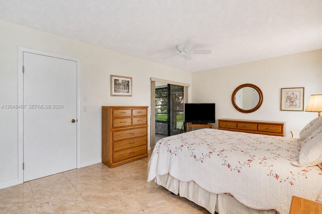 For Sale: $295,000 (2 beds, 2 baths, 1275 Square Feet)