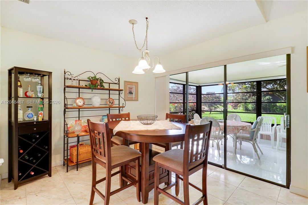 For Sale: $295,000 (2 beds, 2 baths, 1275 Square Feet)
