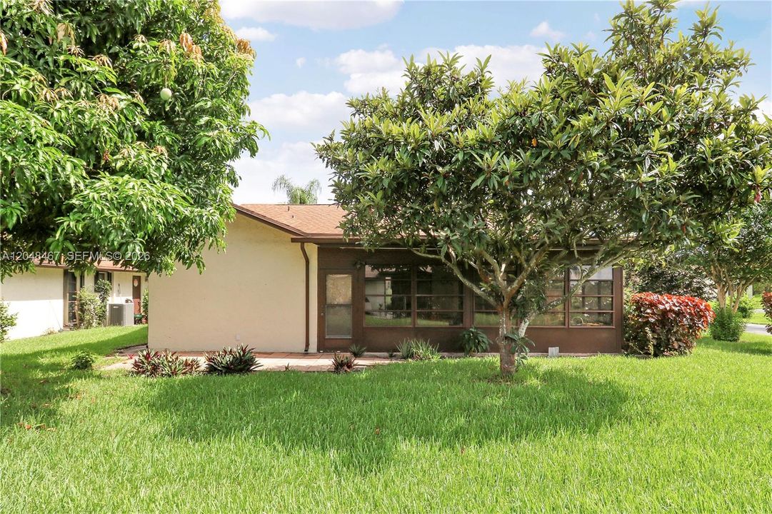 For Sale: $295,000 (2 beds, 2 baths, 1275 Square Feet)