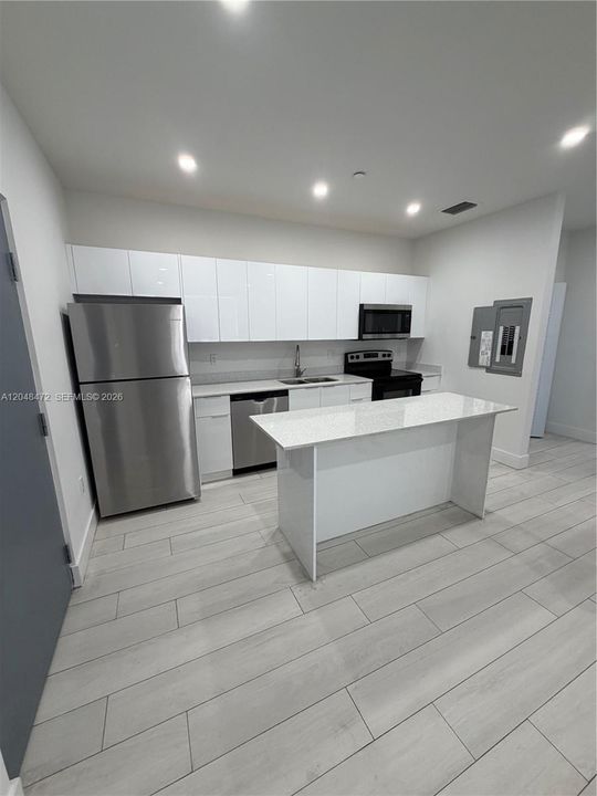 For Rent: $2,400 (24 beds, 24 baths, 865 Square Feet)
