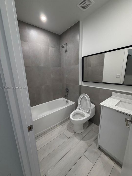 For Rent: $2,400 (24 beds, 24 baths, 865 Square Feet)