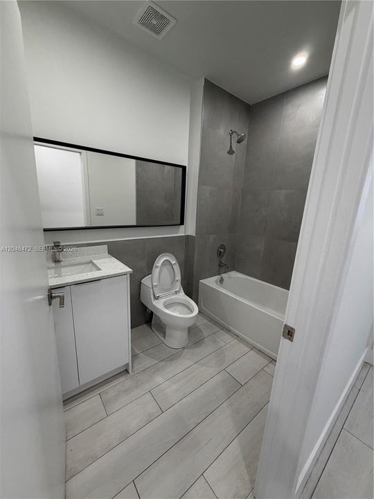 For Rent: $2,400 (24 beds, 24 baths, 865 Square Feet)