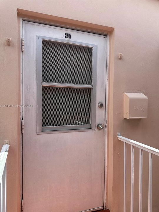 For Rent: $1,800 (1 beds, 1 baths, 637 Square Feet)