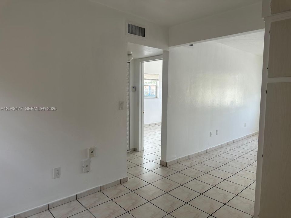 For Rent: $1,800 (1 beds, 1 baths, 637 Square Feet)