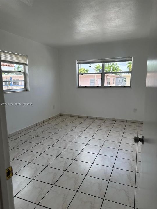 For Rent: $1,800 (1 beds, 1 baths, 637 Square Feet)