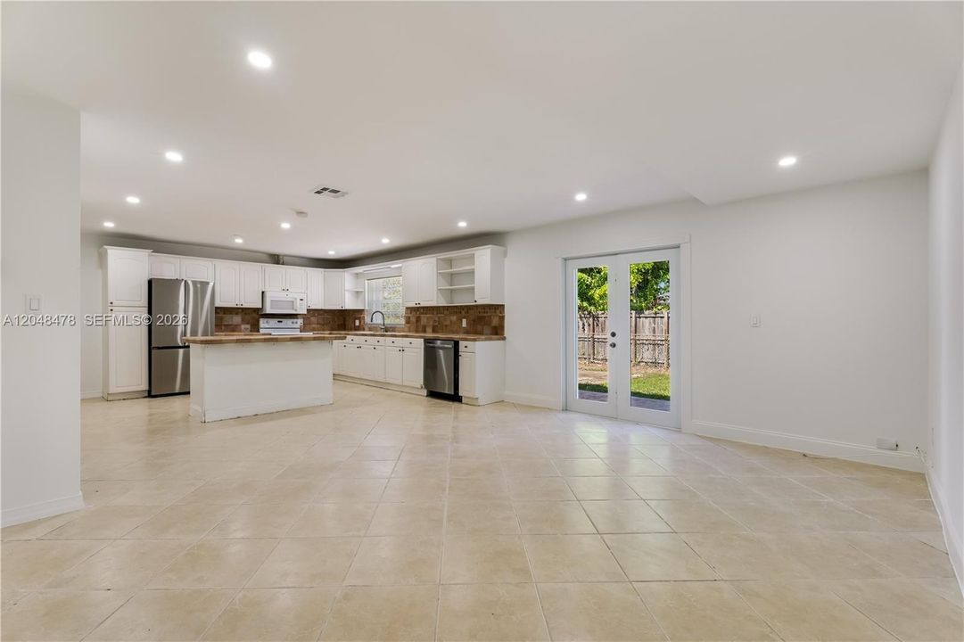 For Rent: $3,299 (4 beds, 2 baths, 2112 Square Feet)
