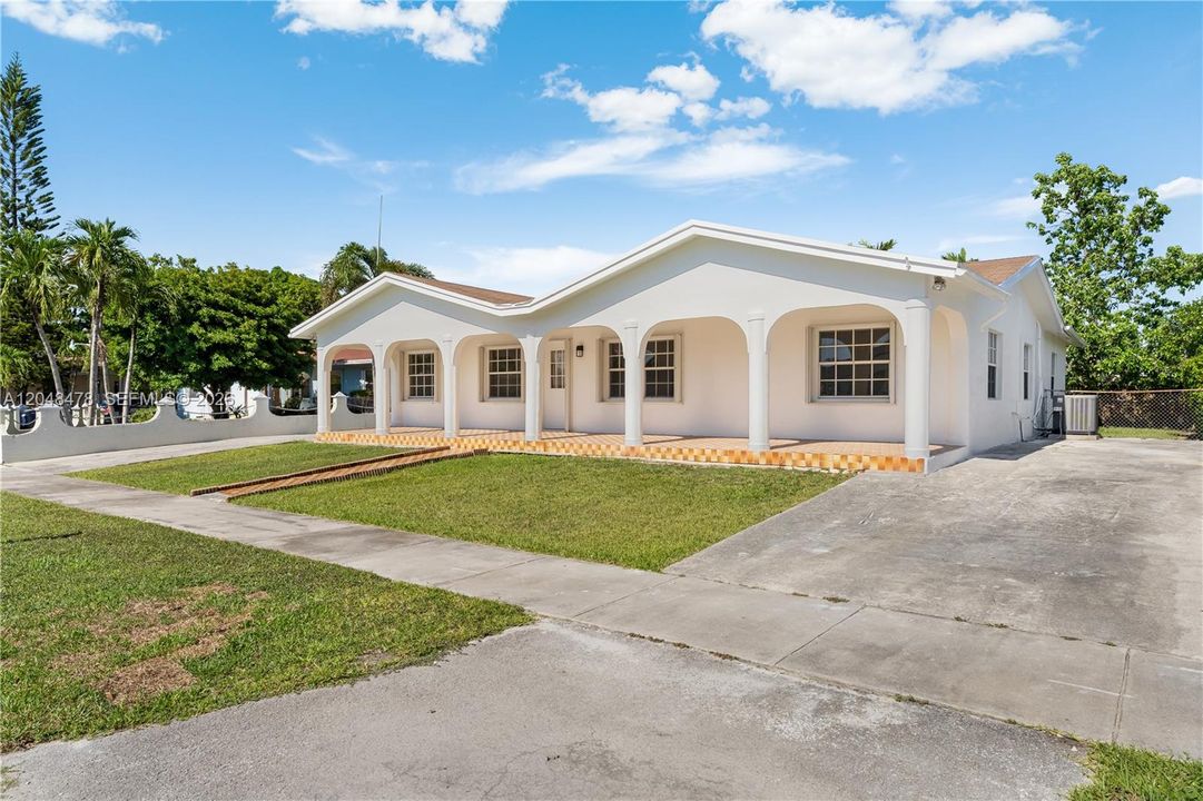 For Rent: $3,299 (4 beds, 2 baths, 2112 Square Feet)