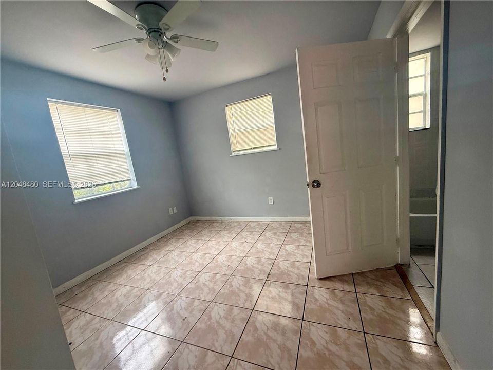For Rent: $2,100 (3 beds, 2 baths, 1056 Square Feet)