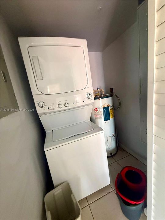 For Rent: $2,100 (3 beds, 2 baths, 1056 Square Feet)