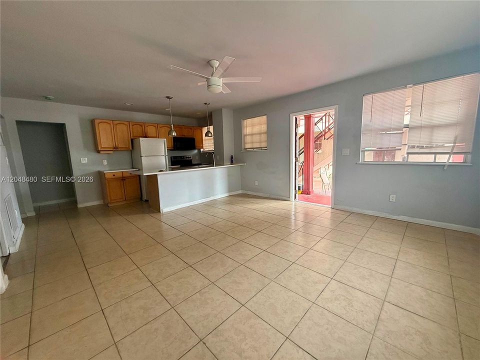 For Rent: $2,100 (3 beds, 2 baths, 1056 Square Feet)