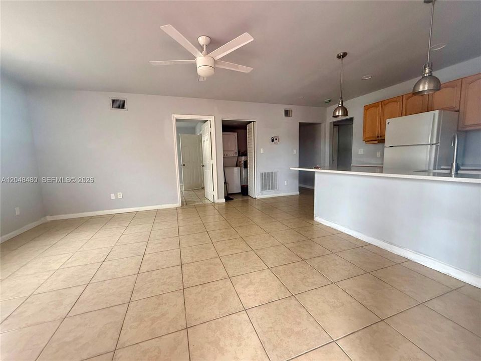 For Rent: $2,100 (3 beds, 2 baths, 1056 Square Feet)