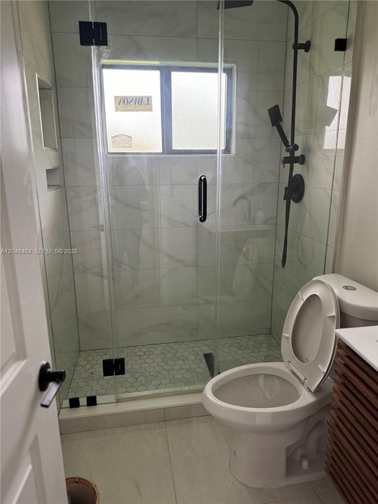 В аренду: $1,775 (1 спален, 1 ванн, 1899 Квадратных фут)