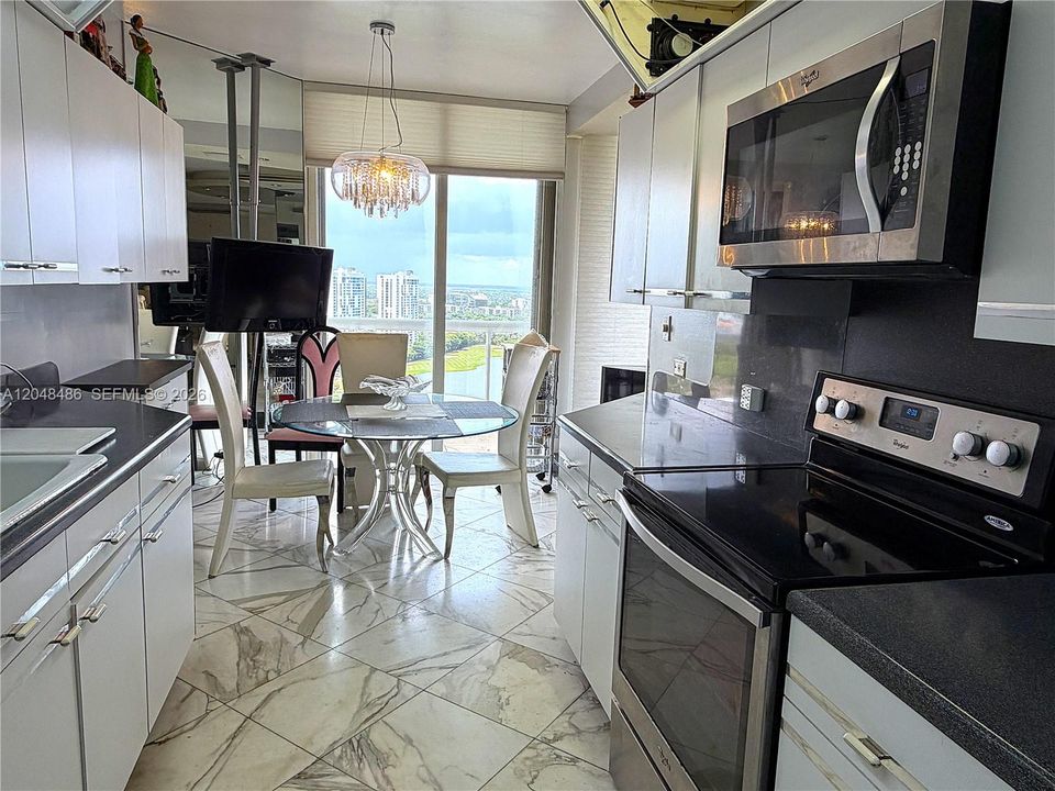 For Sale: $950,000 (3 beds, 2 baths, 2290 Square Feet)