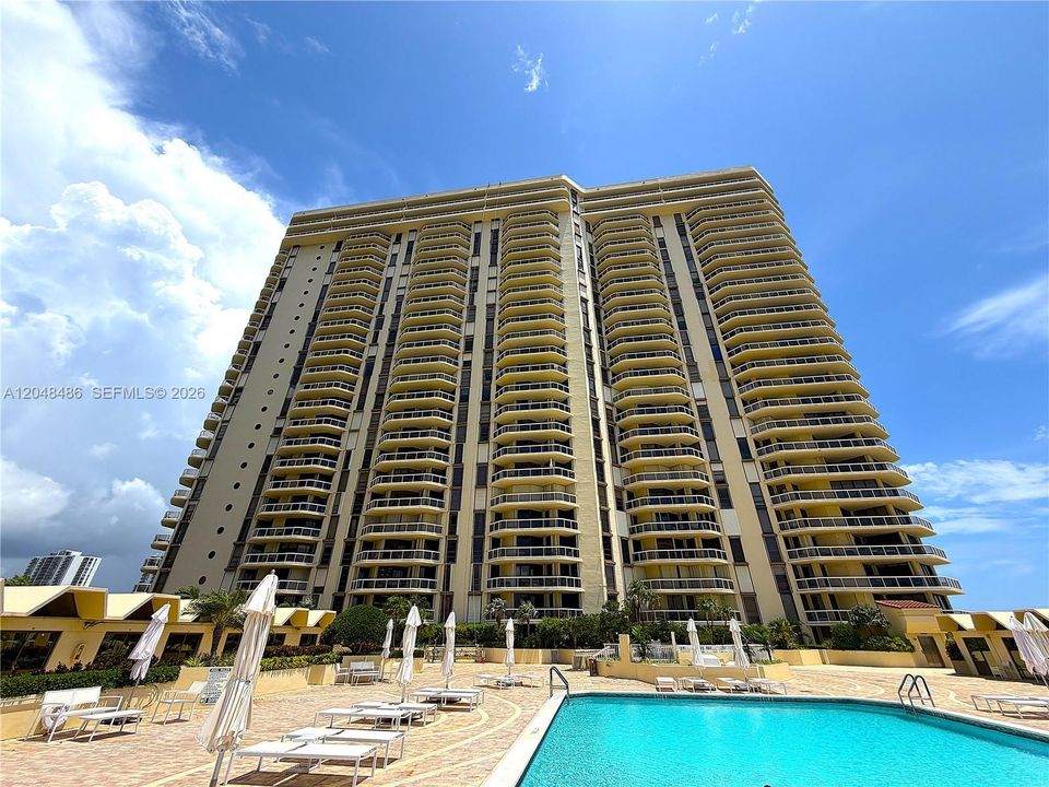 For Sale: $950,000 (3 beds, 2 baths, 2290 Square Feet)
