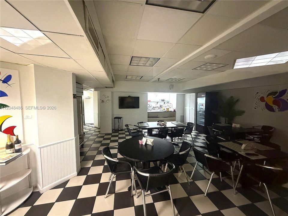 For Sale: $950,000 (3 beds, 2 baths, 2290 Square Feet)