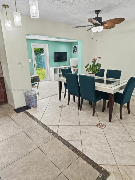 For Sale: $595,000 (3 beds, 2 baths, 1333 Square Feet)