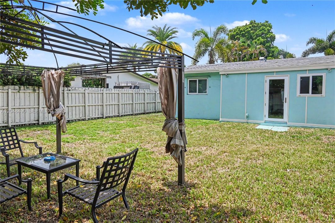 For Sale: $595,000 (3 beds, 2 baths, 1333 Square Feet)