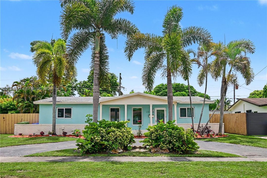 For Sale: $595,000 (3 beds, 2 baths, 1333 Square Feet)