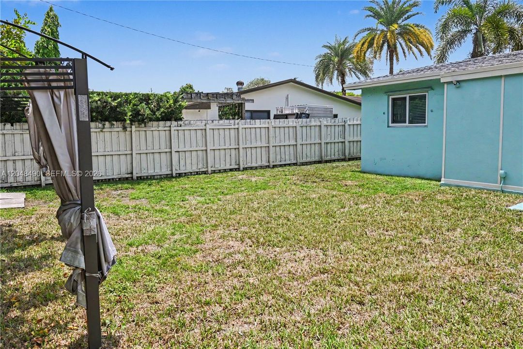 For Sale: $595,000 (3 beds, 2 baths, 1333 Square Feet)
