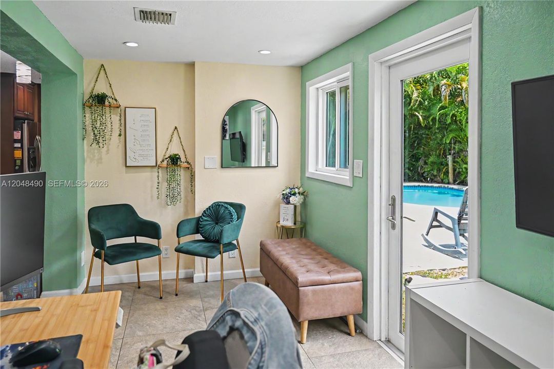 For Sale: $595,000 (3 beds, 2 baths, 1333 Square Feet)