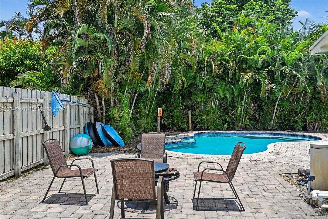 For Sale: $595,000 (3 beds, 2 baths, 1333 Square Feet)