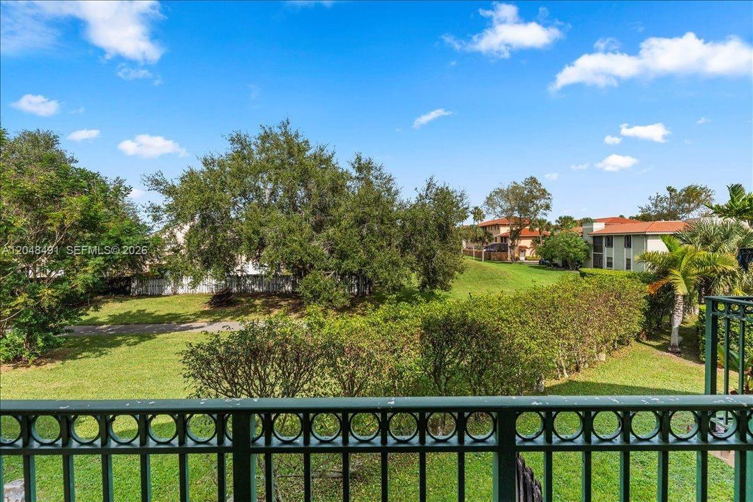 For Sale: $335,000 (2 beds, 2 baths, 1350 Square Feet)