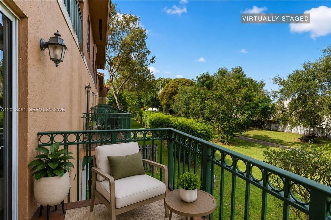 For Sale: $335,000 (2 beds, 2 baths, 1350 Square Feet)