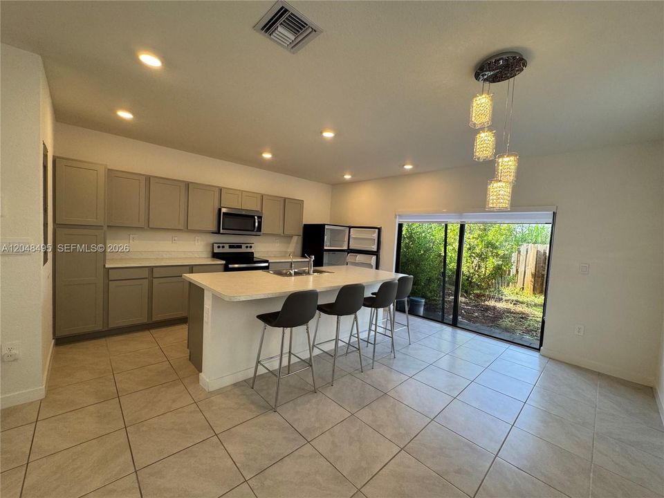 For Sale: $379,000 (3 beds, 2 baths, 1440 Square Feet)