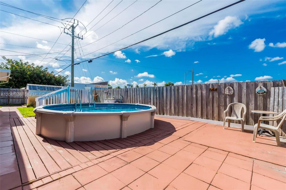 For Sale: $449,999 (2 beds, 1 baths, 1106 Square Feet)