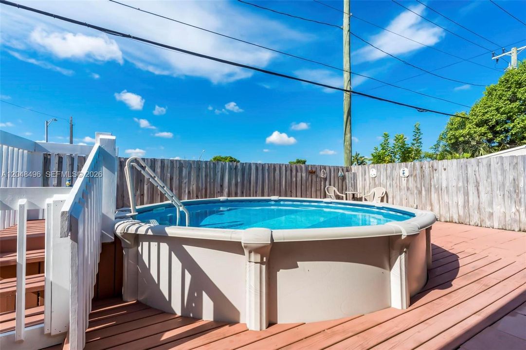 For Sale: $449,999 (2 beds, 1 baths, 1106 Square Feet)