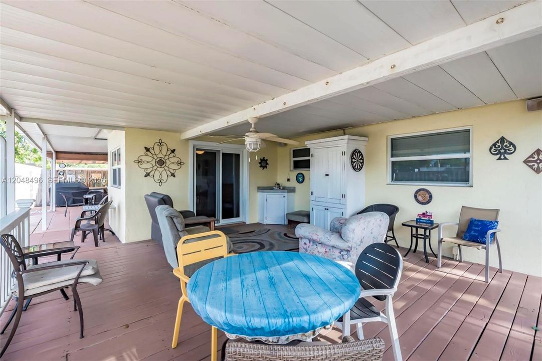 For Sale: $449,999 (2 beds, 1 baths, 1106 Square Feet)