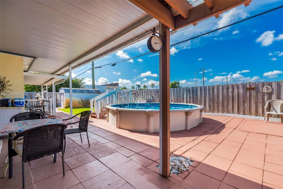 For Sale: $449,999 (2 beds, 1 baths, 1106 Square Feet)