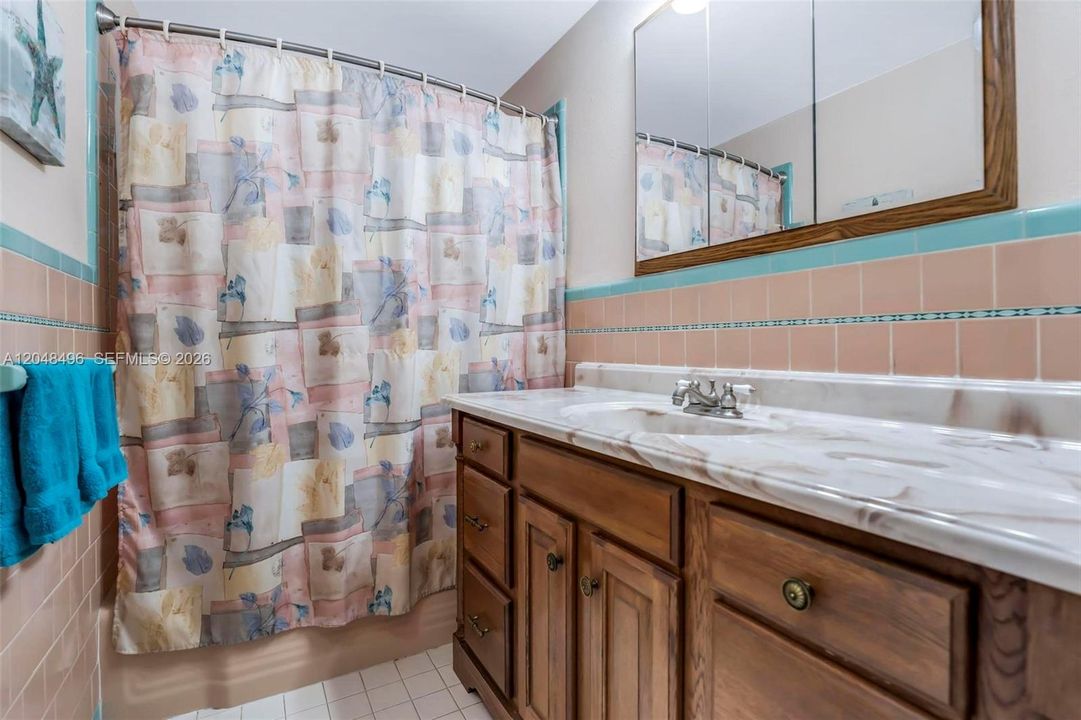 For Sale: $449,999 (2 beds, 1 baths, 1106 Square Feet)