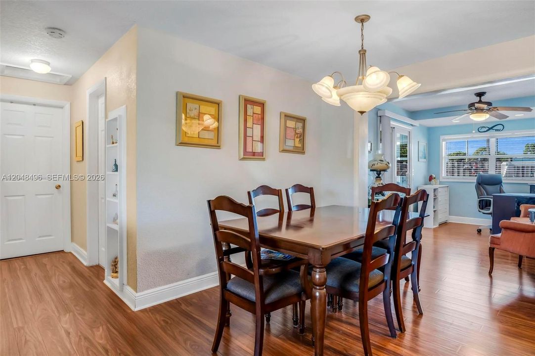For Sale: $449,999 (2 beds, 1 baths, 1106 Square Feet)
