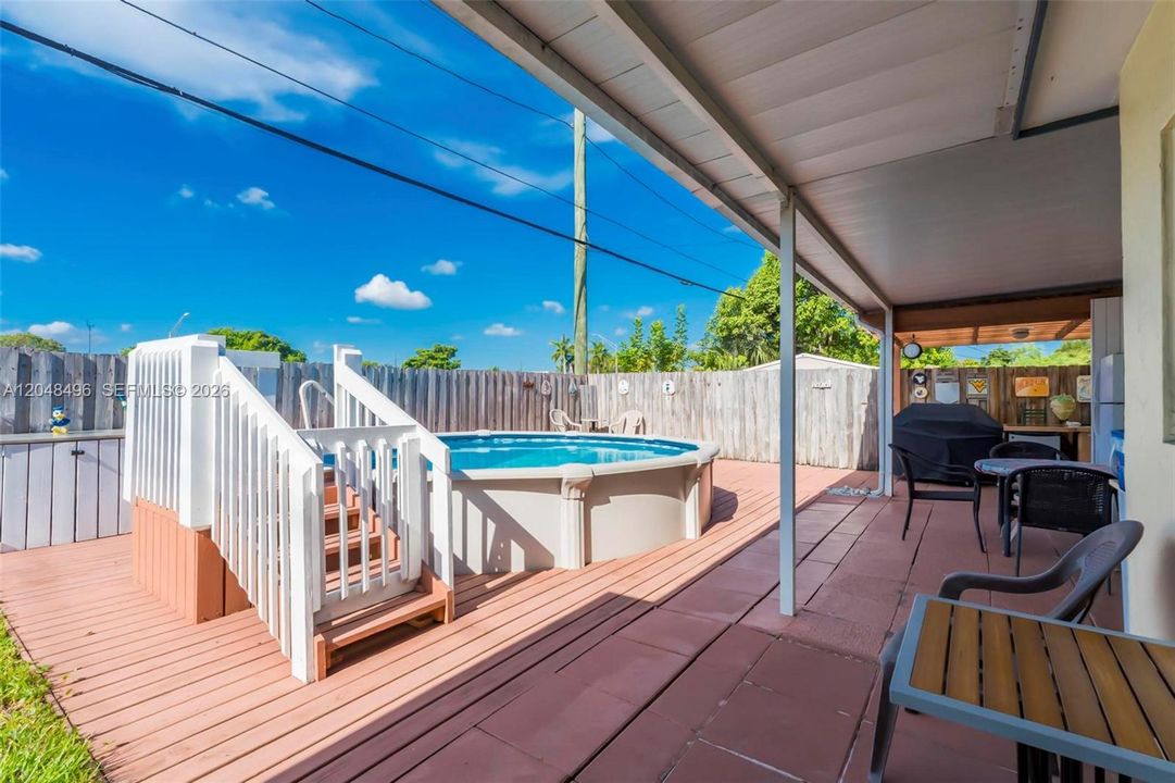 For Sale: $449,999 (2 beds, 1 baths, 1106 Square Feet)